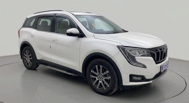 2024 Mahindra XUV700 AX 7 P AT 7 STR, Petrol, Automatic, 8,608 km, exterior