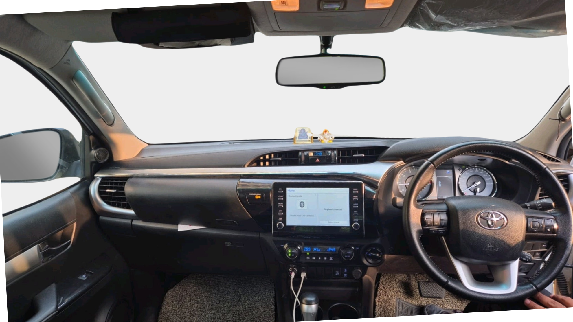 2023 Toyota HILUX HIGH 4X4 AT, Diesel, Automatic, 75,000 km, interior