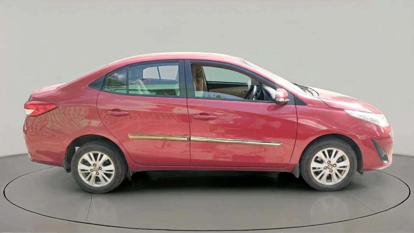 2018 Toyota YARIS V CVT, Petrol, Automatic, 77,299 km, exterior