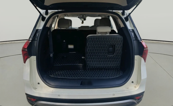 2023 Mahindra XUV700 AX 5 P MT 7 STR, Petrol, Manual, 31,866 km, exterior