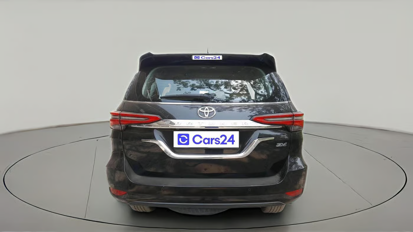 2024 Toyota Fortuner 4X2 MT 2.8 DIESEL, Diesel, Manual, 20,580 km, exterior