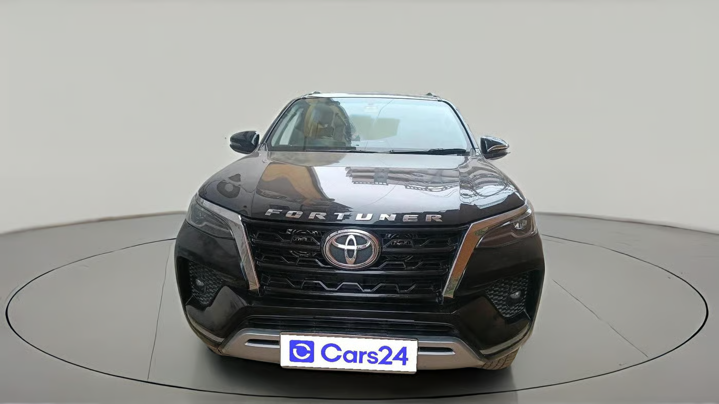 2024 Toyota Fortuner 4X2 MT 2.8 DIESEL, Diesel, Manual, 20,580 km, exterior