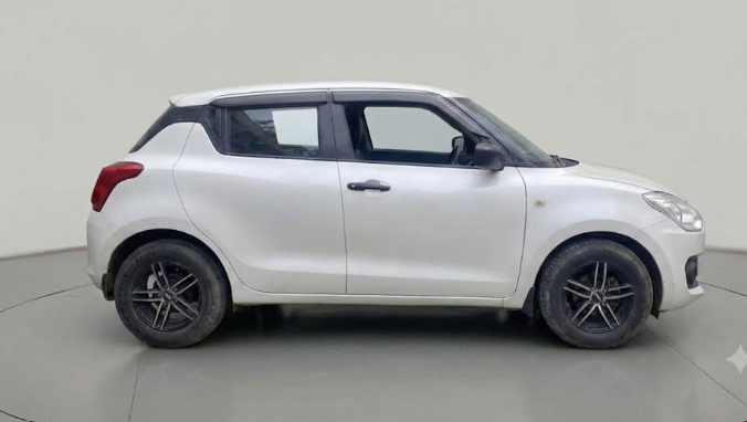 2020 Maruti Swift LXI, CNG, Manual, 69,662 km, exterior