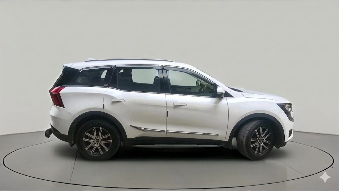 2024 Mahindra XUV700 AX 7 LUXURY P AT 7 STR, Petrol, Automatic, 8,201 km, exterior