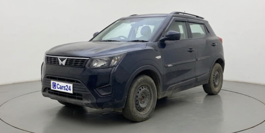 2024 Mahindra XUV300 W4 1.2 PETROL, Petrol, Manual, 1,11,489 km, exterior