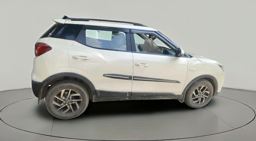 2019 Mahindra XUV300 W6 1.5 DIESEL, Diesel, Manual, 1,11,386 km, exterior