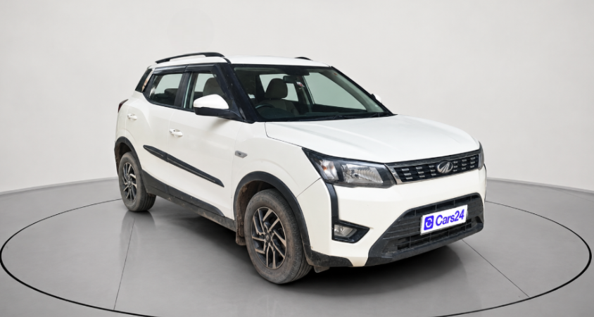2019 Mahindra XUV300 W6 1.5 DIESEL, Diesel, Manual, 1,11,386 km, exterior