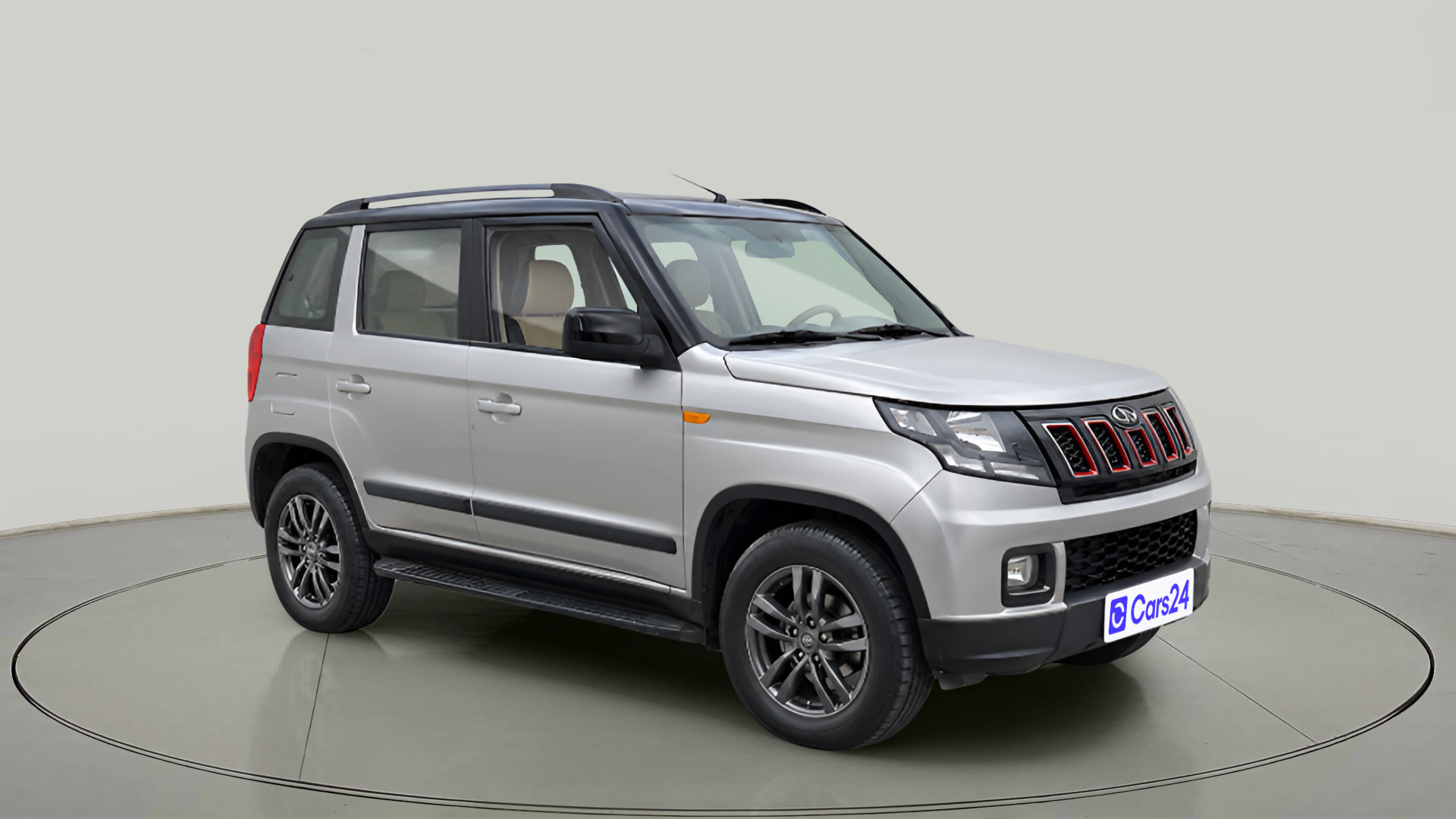 2019 Mahindra TUV300 T10