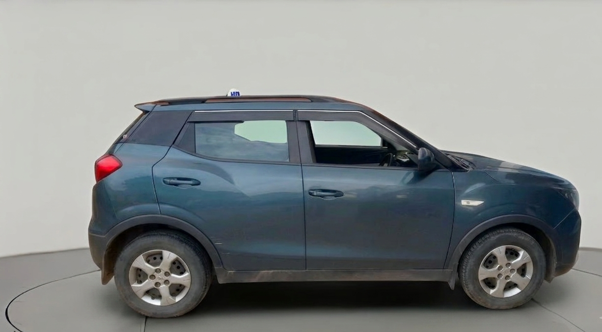 2021 Mahindra XUV300 W6 1.5 Diesel, Diesel, Manual, 1,09,226 km, exterior