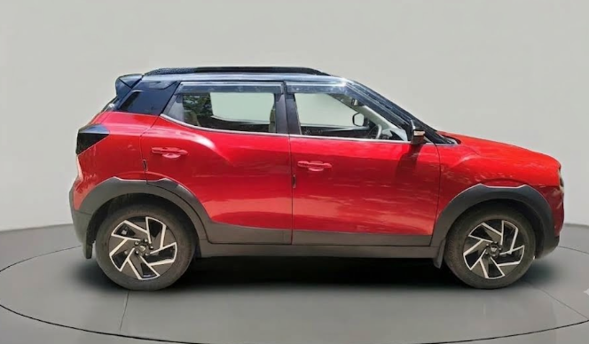 2025 Mahindra XUV 3XO AX7L 1.2 Petrol AT, Petrol, Automatic, 860 km, exterior