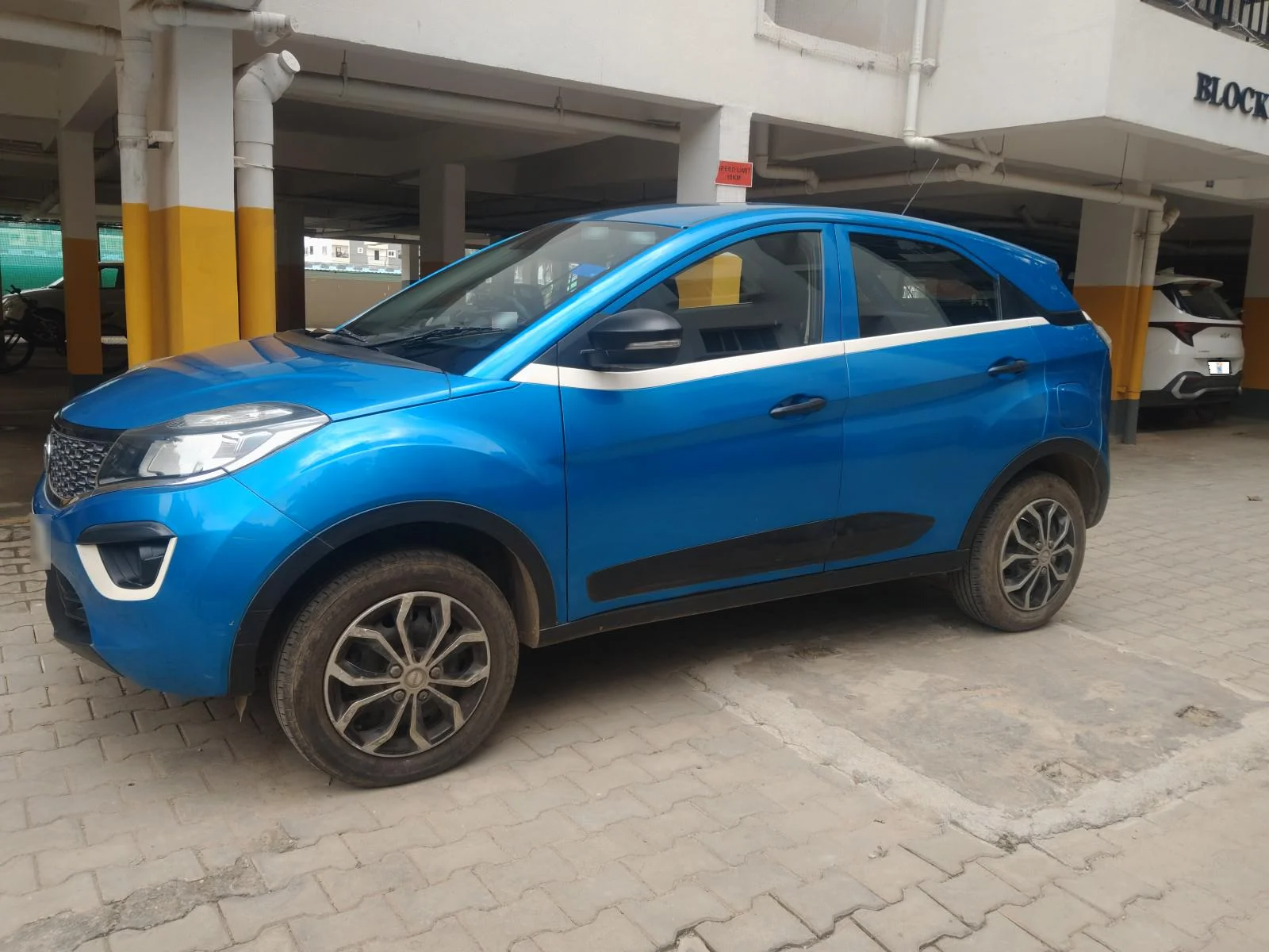 2017 Tata NEXON XM PETROL, Petrol, Manual, 67,925 km, exterior