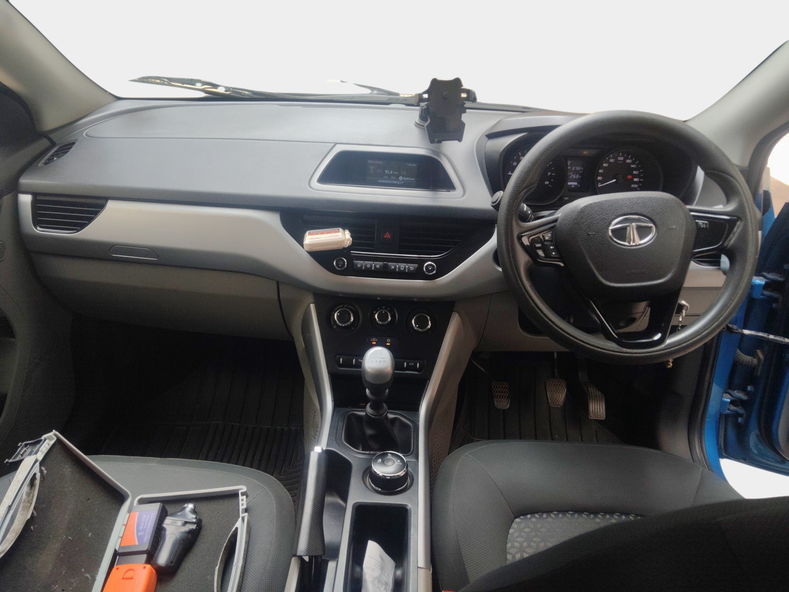 2017 Tata NEXON XM PETROL, Petrol, Manual, 67,925 km, interior