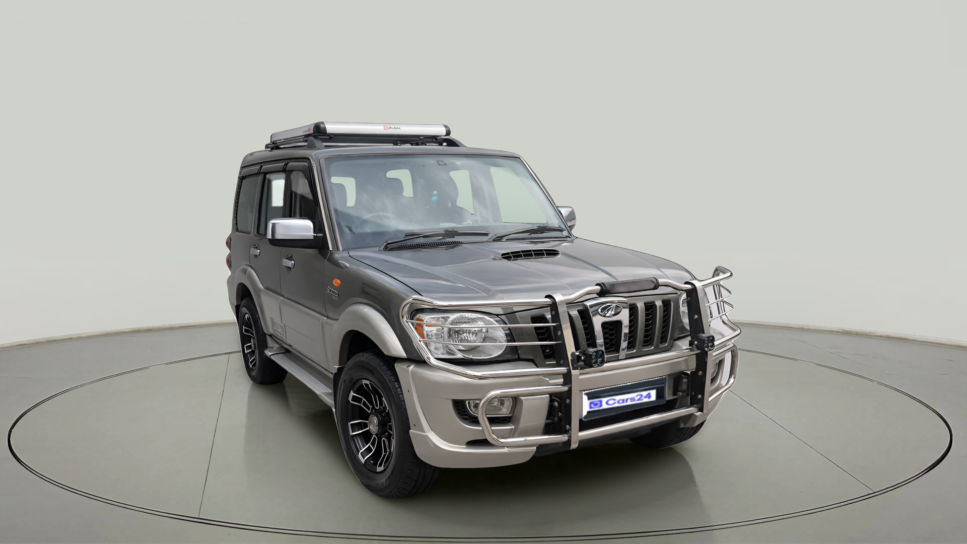 2013 Mahindra Scorpio SLE, Diesel, Manual, 2,62,581 km, exterior