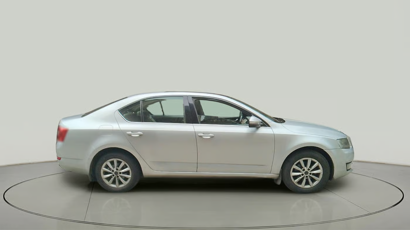 2013 Skoda Octavia ELEGANCE 2.0 TDI AT, Diesel, Automatic, 1,16,580 km, exterior