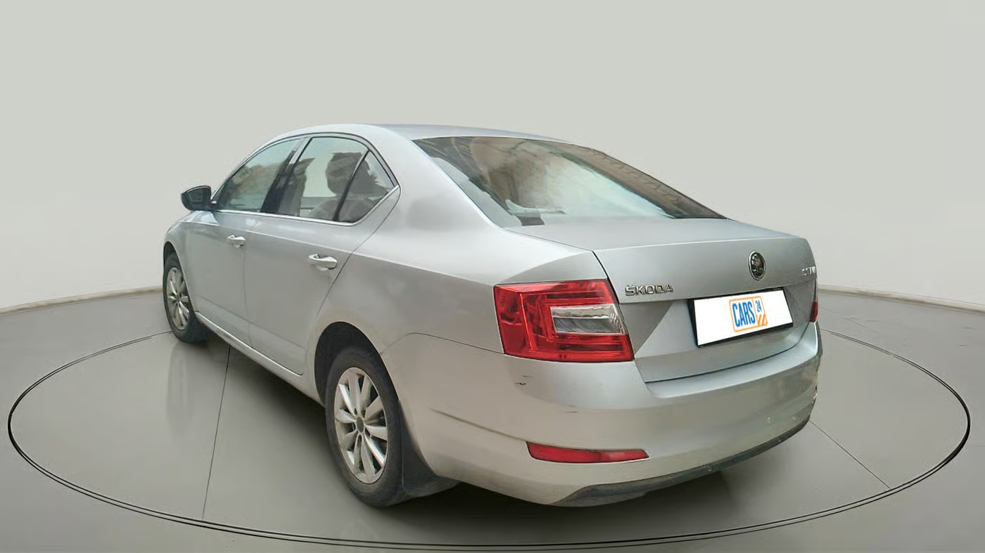 2013 Skoda Octavia ELEGANCE 2.0 TDI AT, Diesel, Automatic, 1,16,580 km, exterior