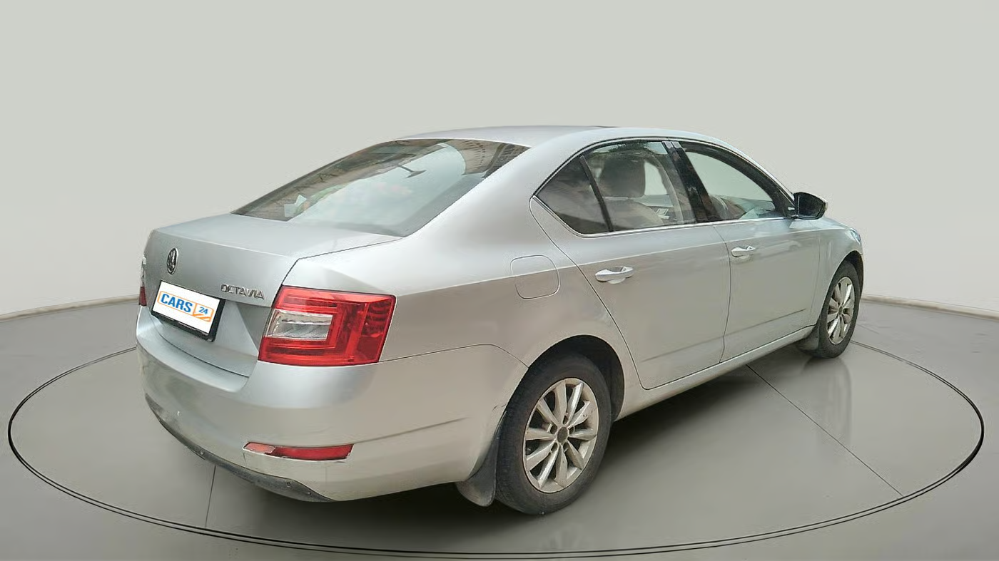 2013 Skoda Octavia ELEGANCE 2.0 TDI AT, Diesel, Automatic, 1,16,580 km, exterior
