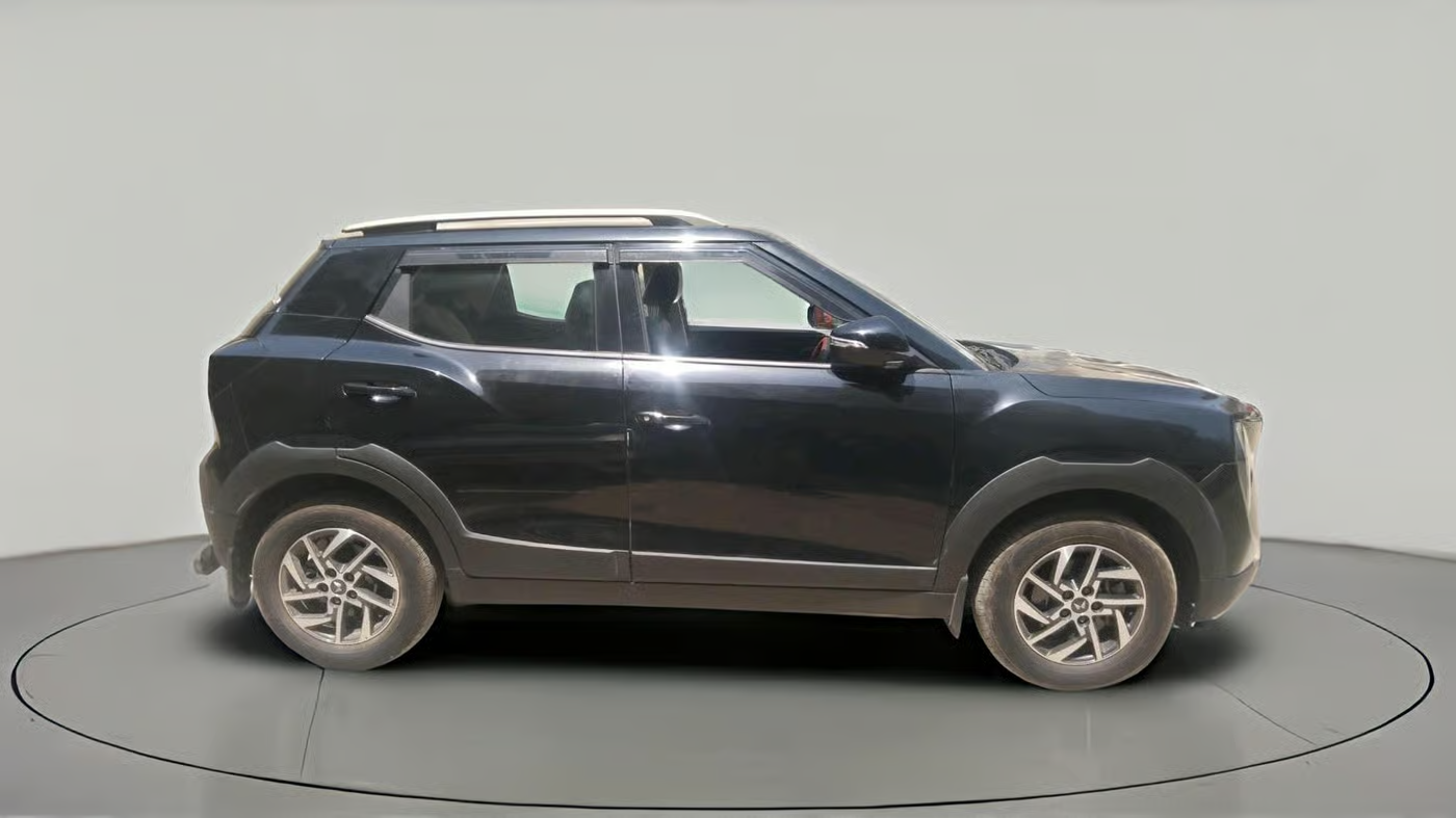 2024 Mahindra XUV 3XO AX5 1.2 L TCMPFi, Petrol, Manual, 17,217 km, exterior