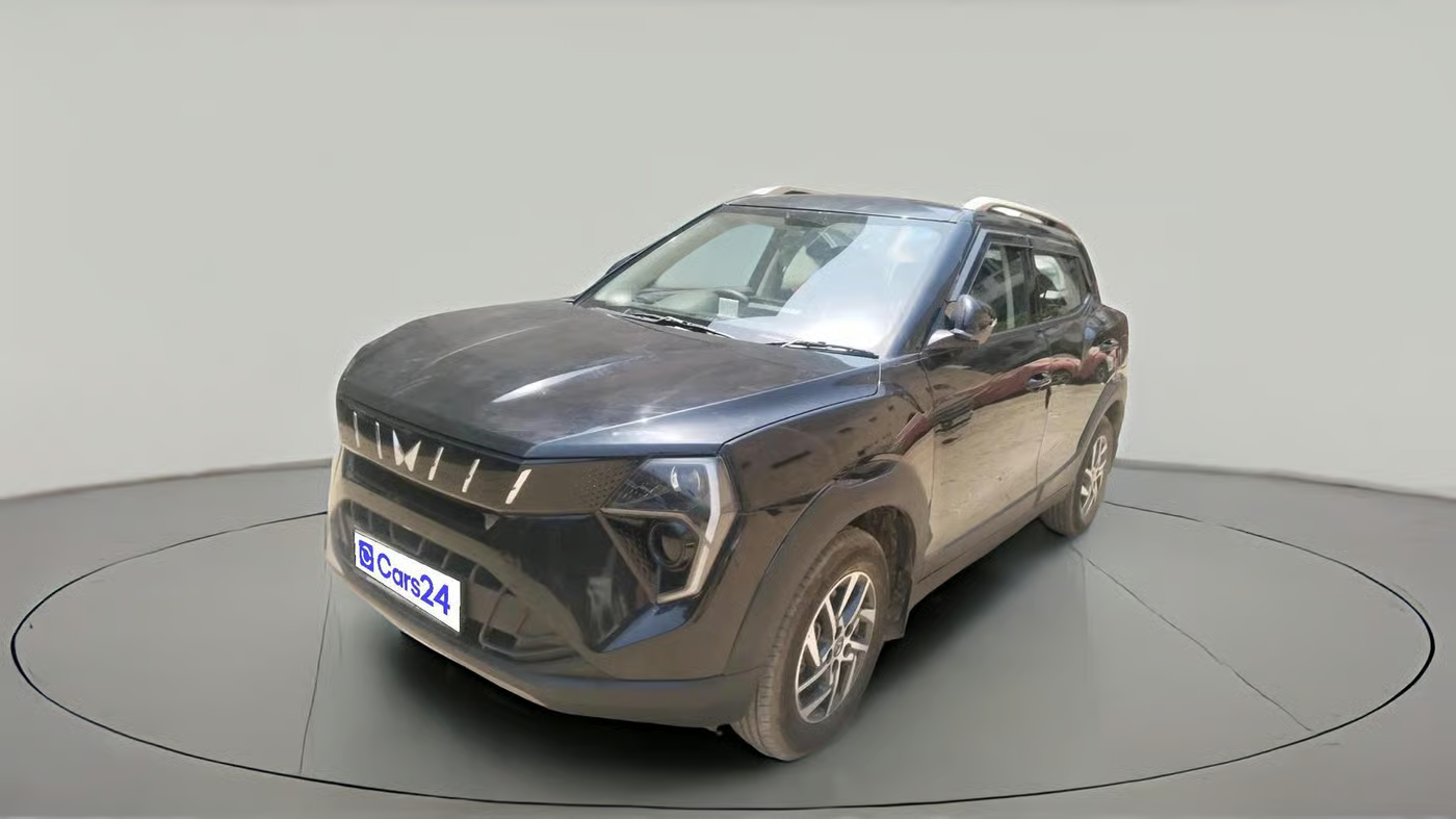 2024 Mahindra XUV 3XO AX5 1.2 L TCMPFi, Petrol, Manual, 17,217 km, exterior