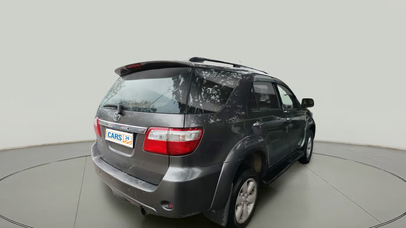 2011 Toyota Fortuner 3.0 4X4 MT, Diesel, Manual, 1,33,449 km, exterior