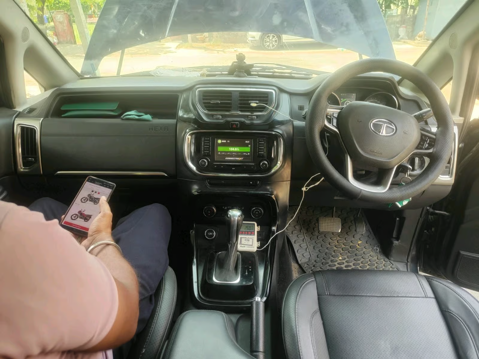 2017 Tata Hexa XTA 4X2 7 STR, Diesel, Automatic, 1,36,584 km, interior