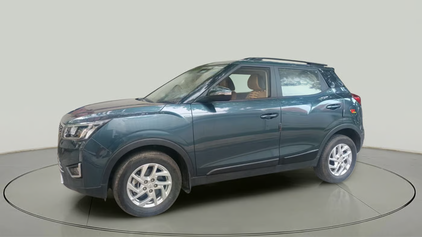 2023 Mahindra XUV300 W8 1.2 PETROL, Petrol, Manual, 19,771 km, exterior