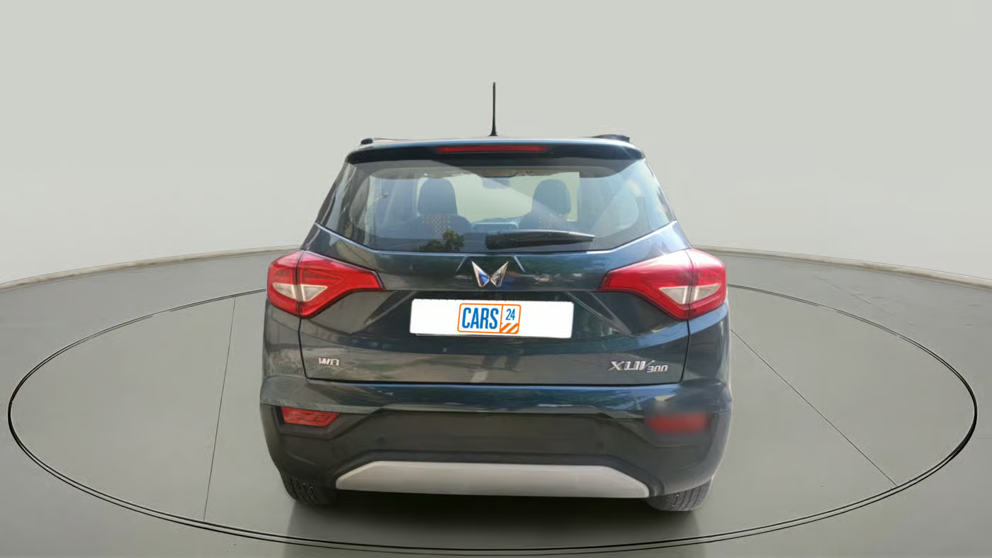 2023 Mahindra XUV300 W8 1.2 PETROL, Petrol, Manual, 19,771 km, exterior
