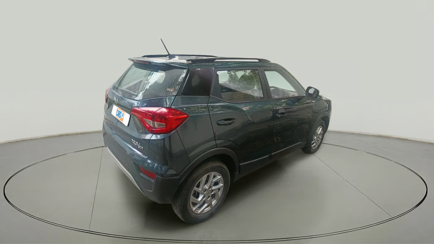 2023 Mahindra XUV300 W8 1.2 PETROL, Petrol, Manual, 19,771 km, exterior