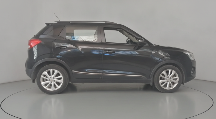 2021 Mahindra XUV300 W8 1.5 DIESEL, Diesel, Manual, 1,00,462 km, exterior