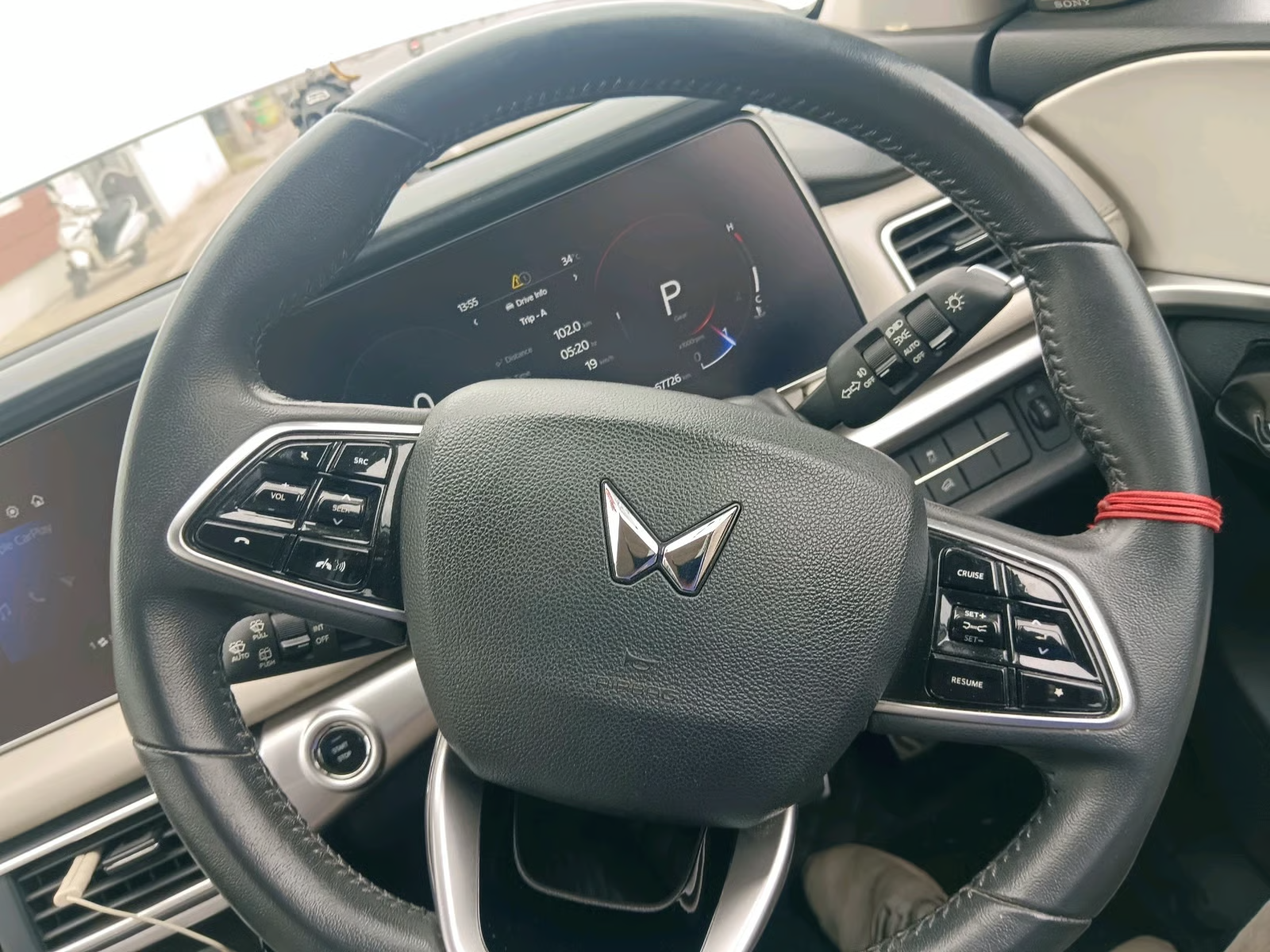 2023 Mahindra XUV700 AX 7 LUXURY D AT 7 STR, Diesel, Automatic, 67,726 km, interior