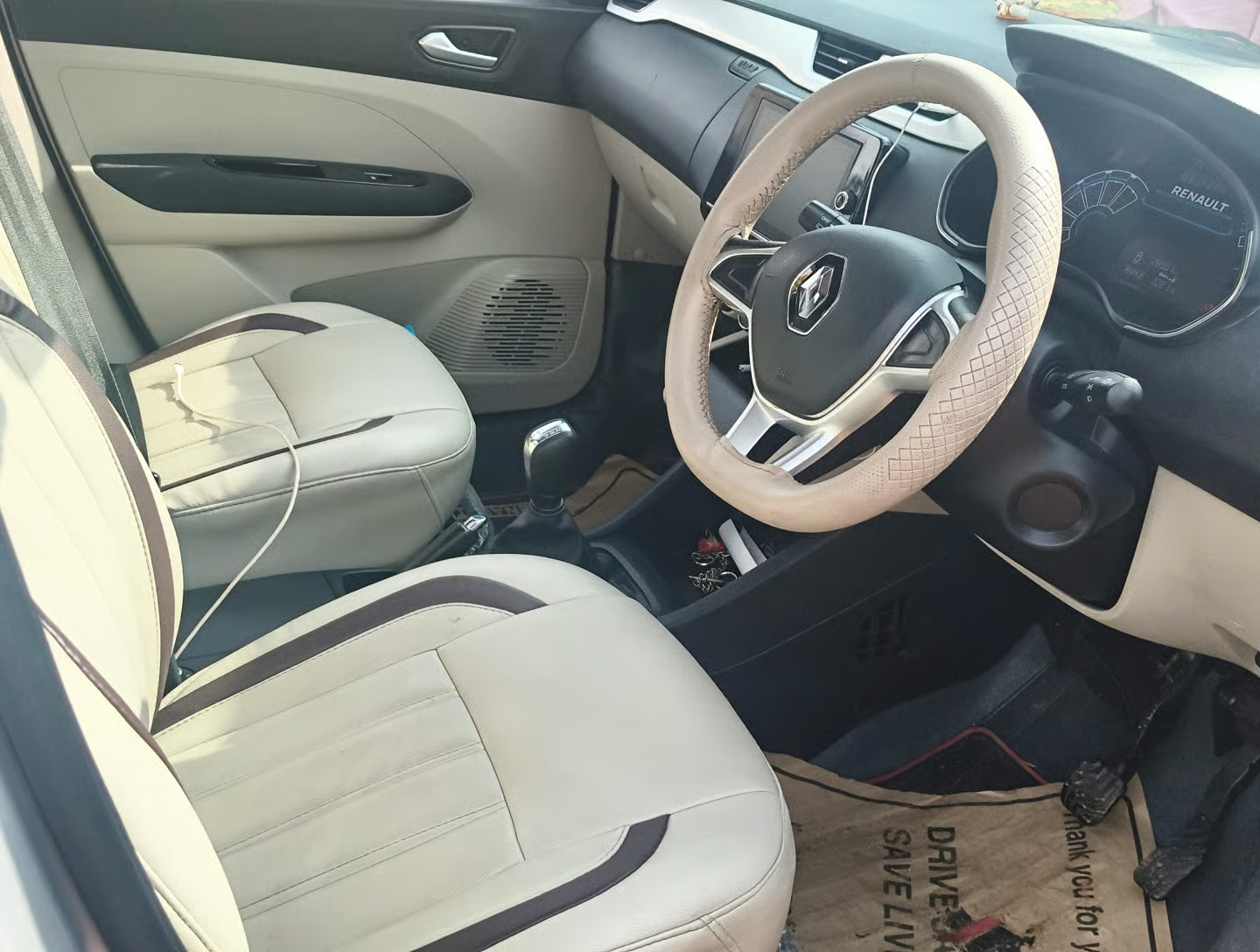 2020 Renault TRIBER RXZ AMT, Petrol, Automatic, 28,909 km, interior