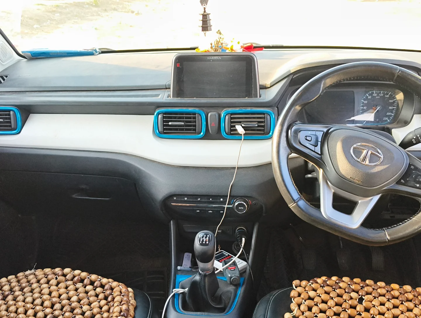 2022 Tata PUNCH CREATIVE  MT, Petrol, Manual, 1,03,251 km, interior