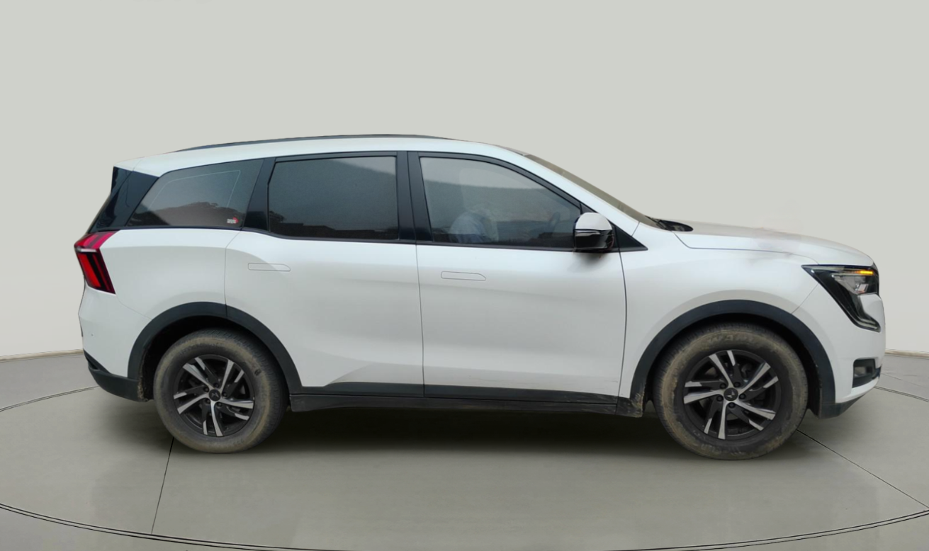 2021 Mahindra XUV700 AX 5 P MT 7 STR, Petrol, Manual, 1,07,661 km, exterior