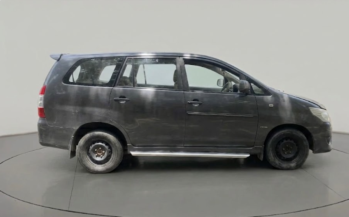 2012 Toyota Innova GX 2.5 8 STR, Diesel, Manual, 1,22,293 km, exterior