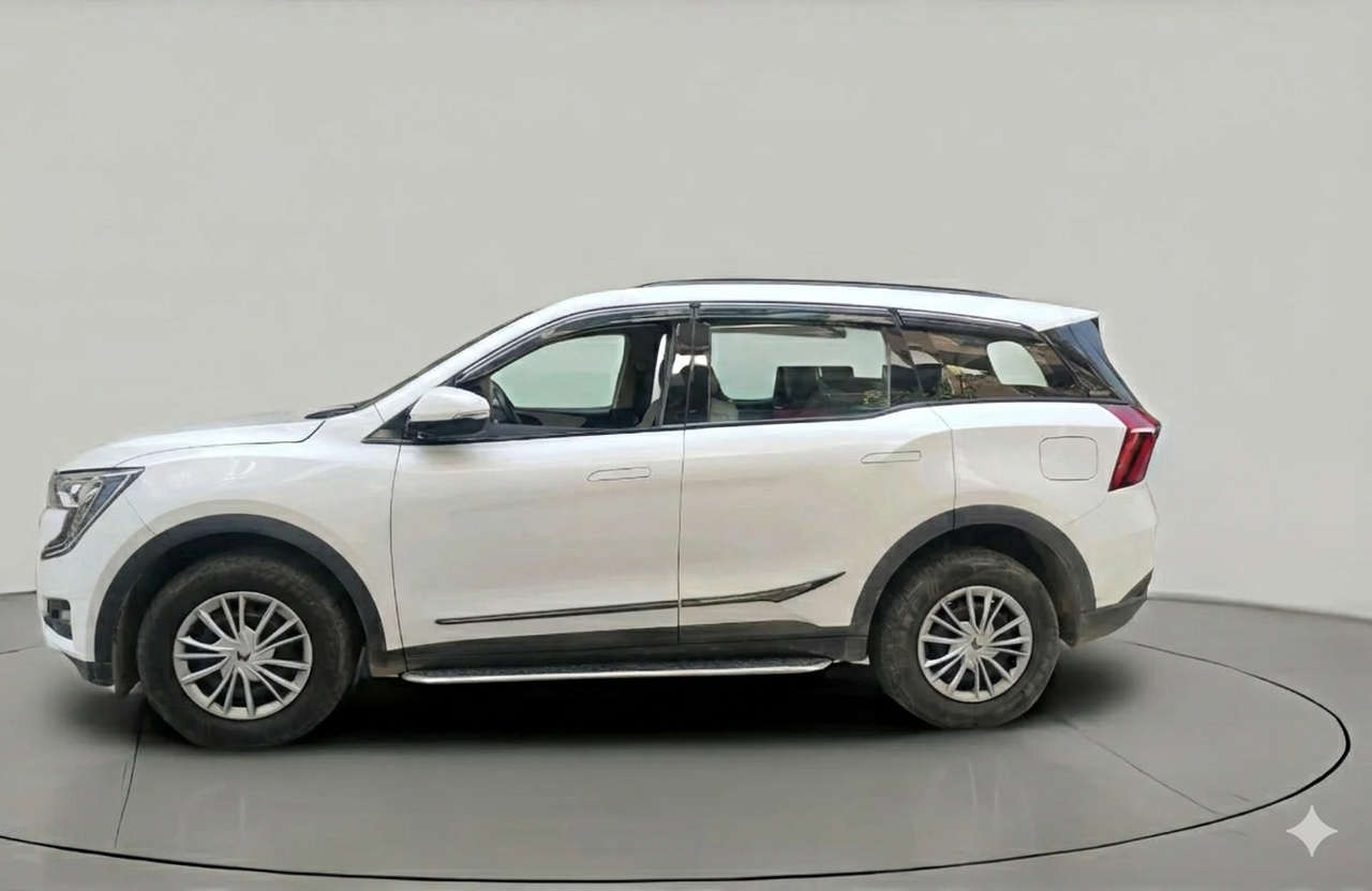 2022 Mahindra XUV700 AX 3 P MT 5 STR, Petrol, Manual, 30,124 km, exterior