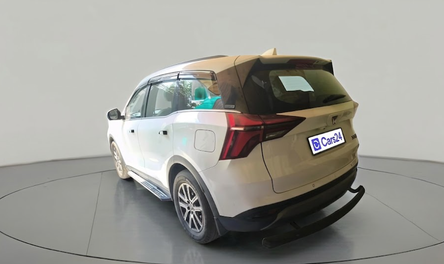 2024 Mahindra XUV700 AX 7 LUXURY D AT 7 STR, Diesel, Automatic, 24,826 km, exterior