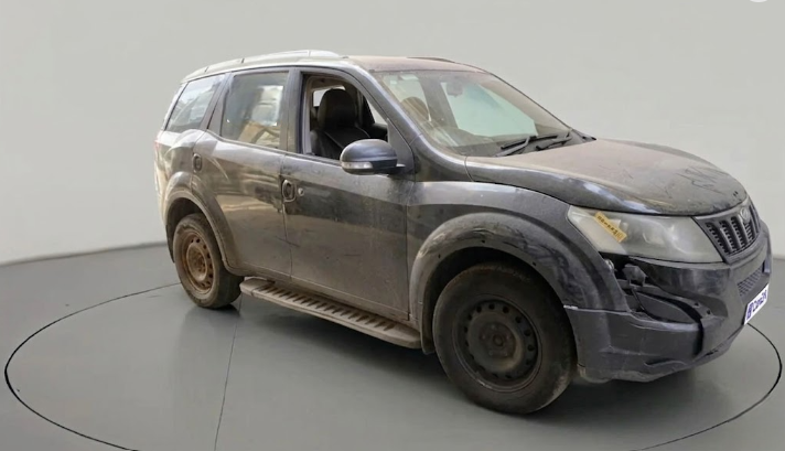 2017 Mahindra XUV500 W6 AT, Diesel, Automatic, 2,96,004 km, exterior