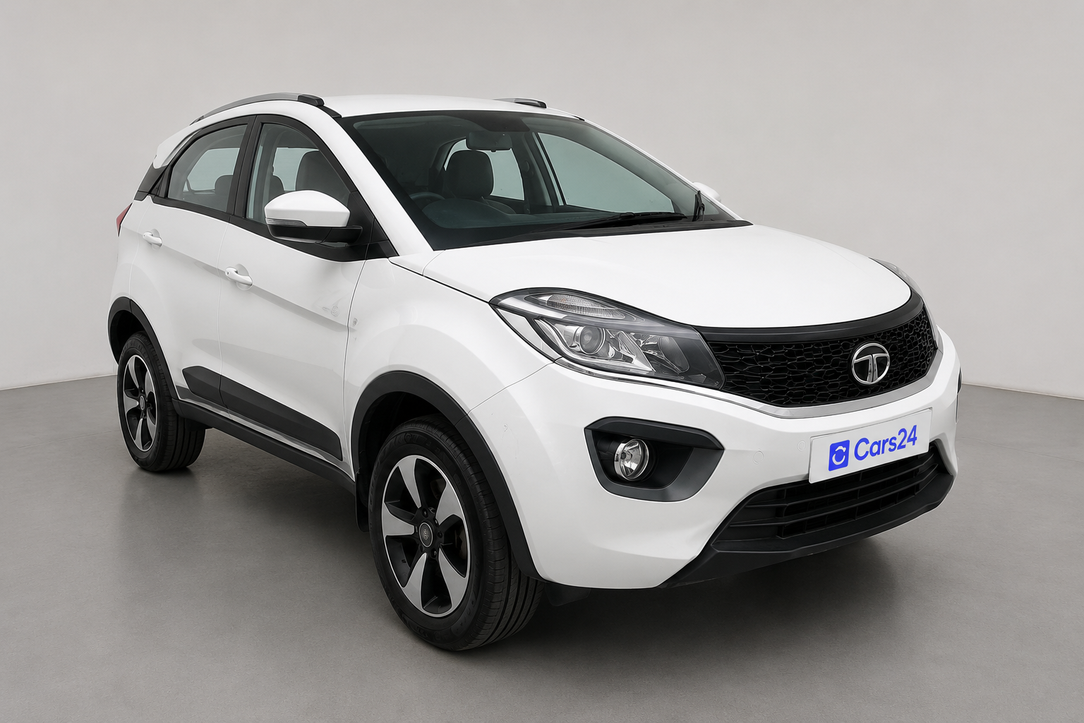 2017 Tata NEXON XZ PETROL, Petrol, Manual, 77,644 km, exterior