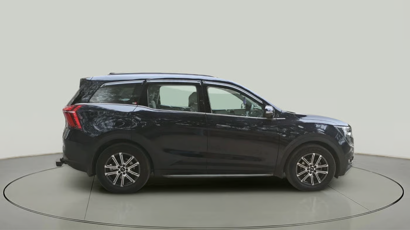 2022 Mahindra XUV700 AX 7 LUXURY D AWD AT 7 STR, Diesel, Automatic, 39,056 km, exterior