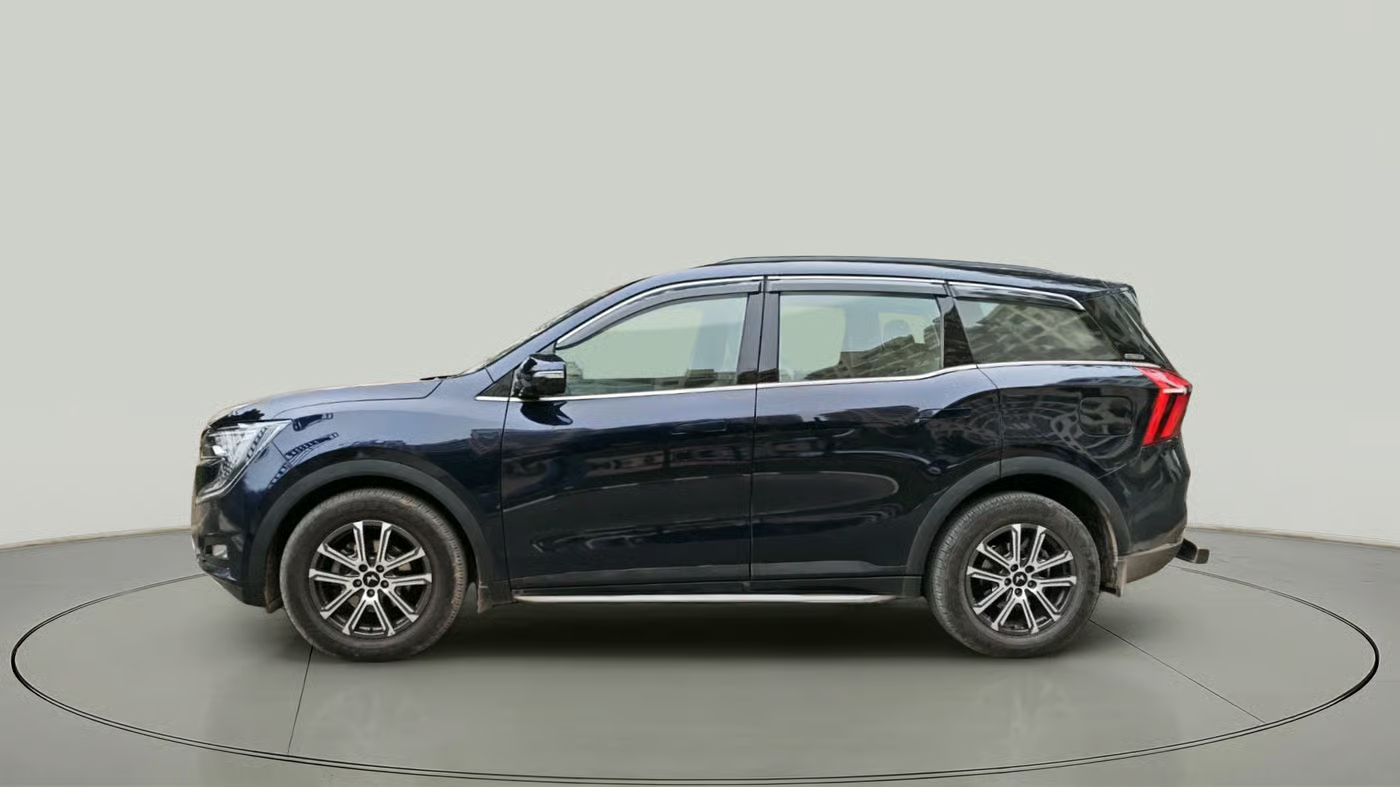 2022 Mahindra XUV700 AX 7 LUXURY D AWD AT 7 STR, Diesel, Automatic, 39,056 km, exterior