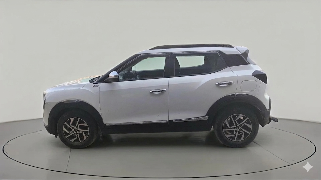 2024 Mahindra XUV 3XO AX5 1.2 L TCMPFI AT, Petrol, Automatic, 12,838 km, exterior