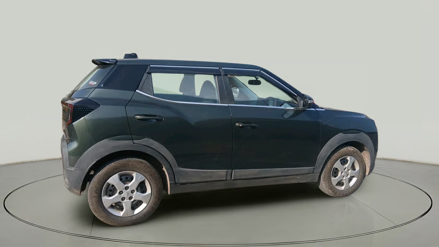 2024 Mahindra XUV 3XO MX2 Pro 1.2 L TCMPFI AT, Petrol, Automatic, 14,937 km, exterior
