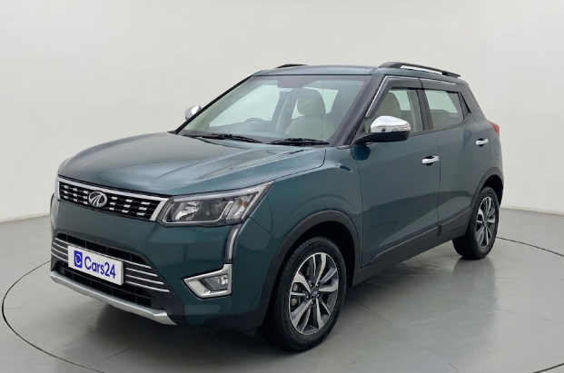 2023 Mahindra XUV300 W8 (O) 1.2 PETROL, Petrol, Manual, 13,088 km, exterior