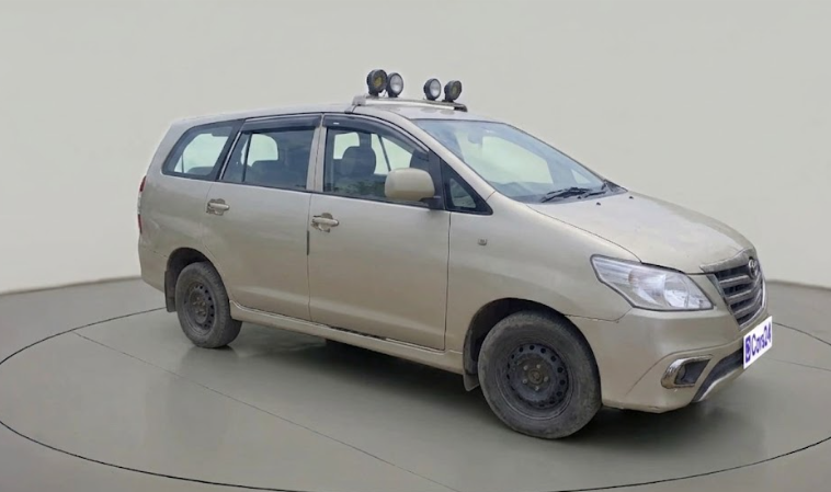 2012 Toyota Innova 2.5 GX 8 STR, Diesel, Manual, 1,96,913 km, exterior