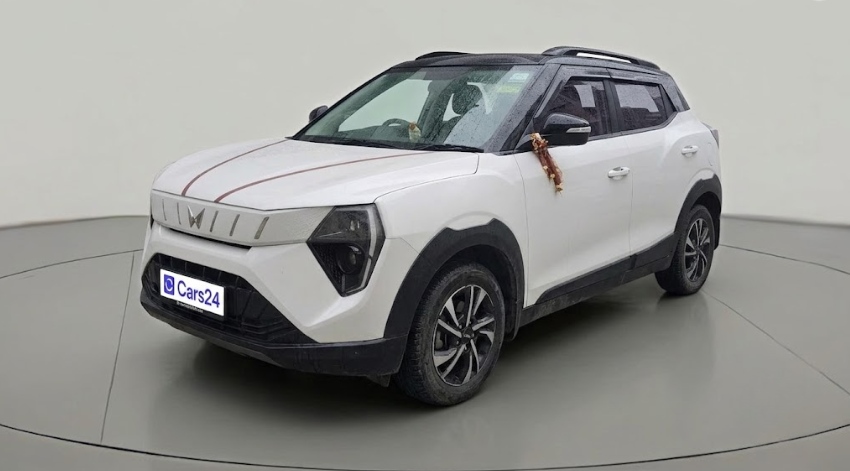 2025 Mahindra XUV 3XO REVX M 1.2 Petrol, Petrol, Manual, 13,138 km, exterior
