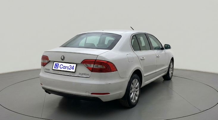 2015 Skoda Superb AMBITION 2.0 TDI CR AT, Diesel, Automatic, 1,50,531 km, exterior