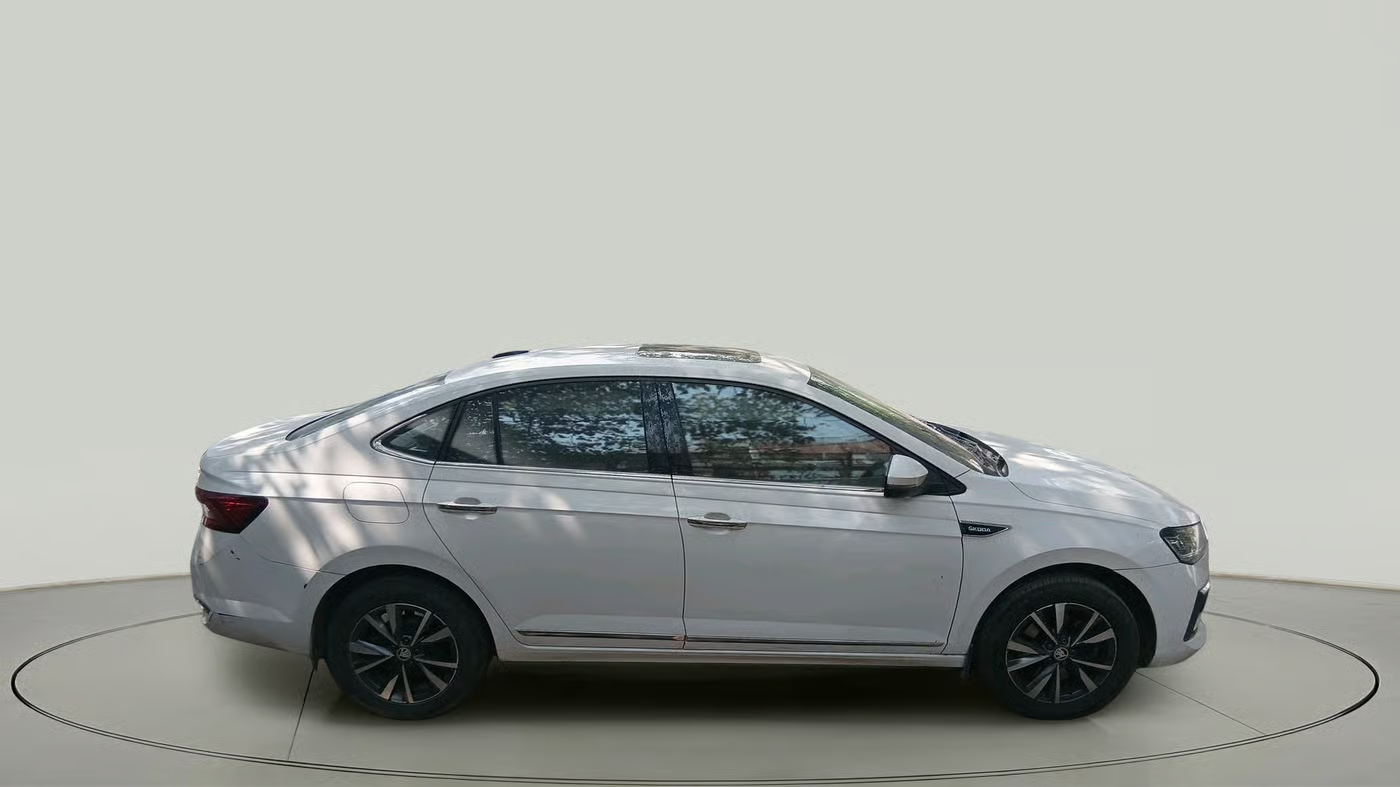 2023 Skoda SLAVIA STYLE 1.0L TSI MT, Petrol, Manual, 34,965 km, exterior