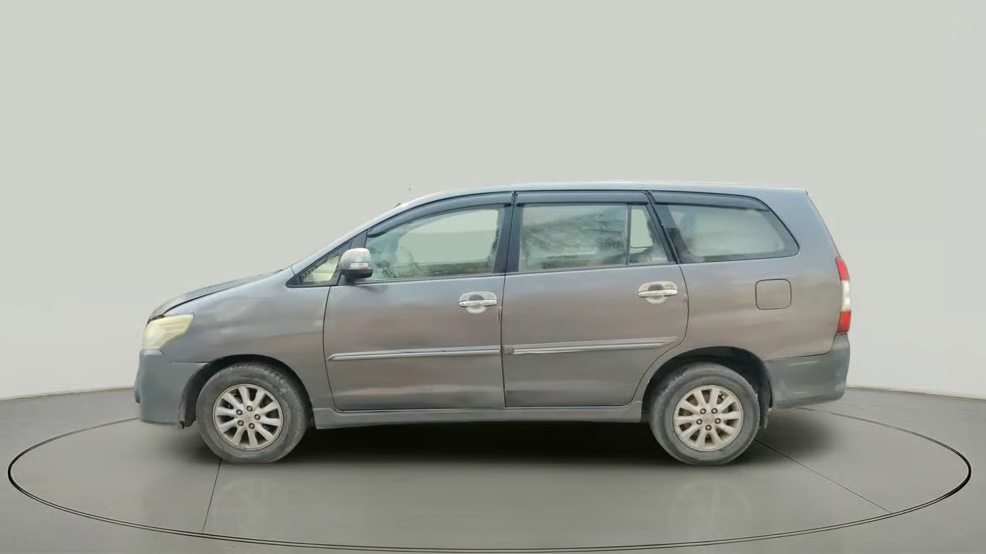 2012 Toyota Innova 2.5 VX 7 STR, Diesel, Manual, 3,75,641 km, exterior