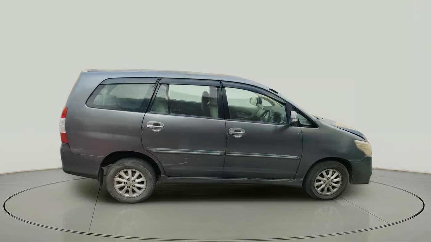 2012 Toyota Innova 2.5 VX 7 STR, Diesel, Manual, 3,75,641 km, exterior