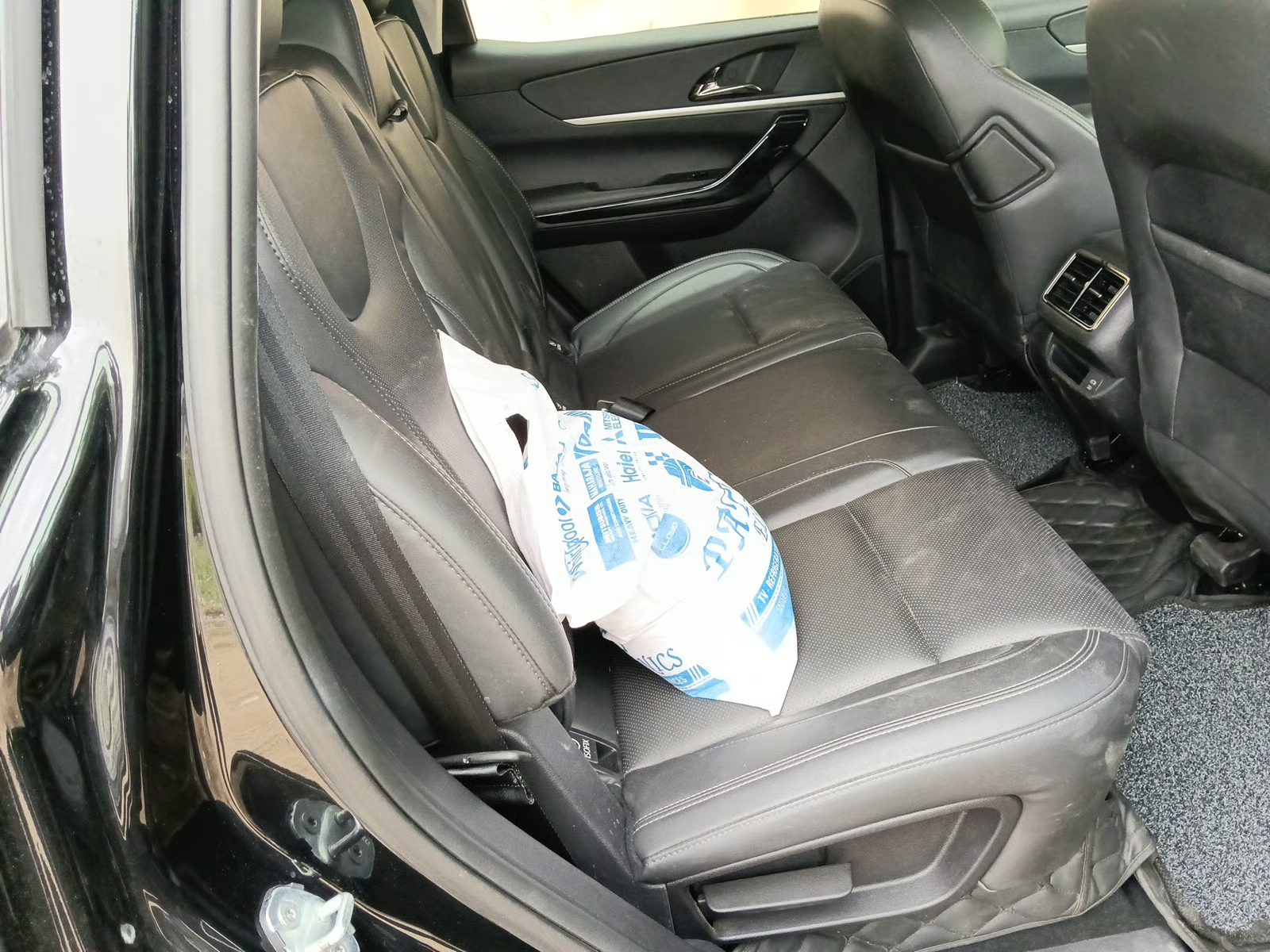 2025 Mahindra XUV700 AX 7 LUXURY D AT 7 STR, Diesel, Automatic, 27,256 km, interior