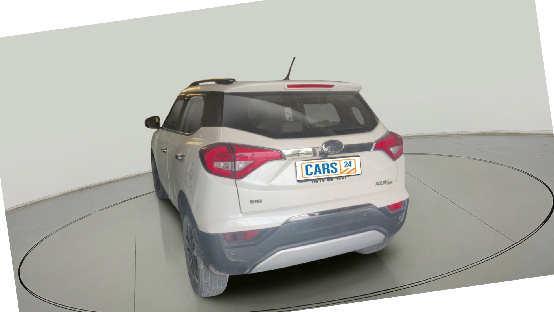 2021 Mahindra XUV300 W8 (O) 1.5 DIESEL, Diesel, Manual, 1,44,193 km, exterior